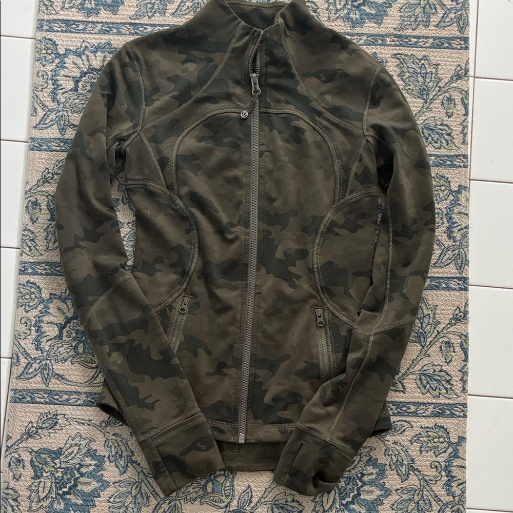 LULULEMON Women's Define Green Camouflage Jacket Size 4